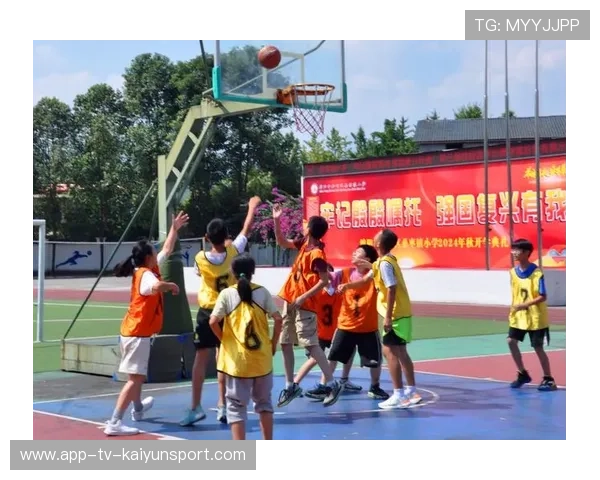 篮球运动在中国家庭教育理念中的融入方向，结合篮球运动的特点,论述如何体现它的教育功能