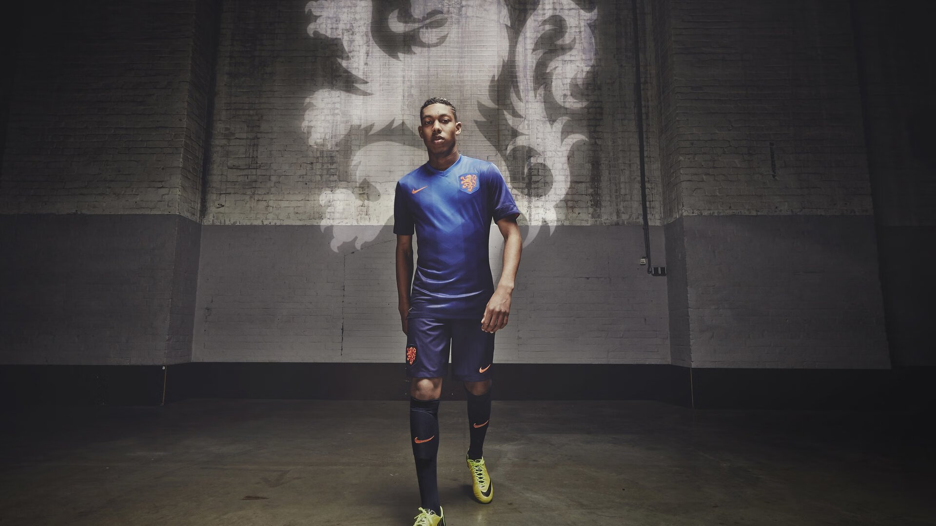 KAIYUNAPP-曼城中卫进球破僵局，稳守稳攻展冠军气质，曼城中场球员